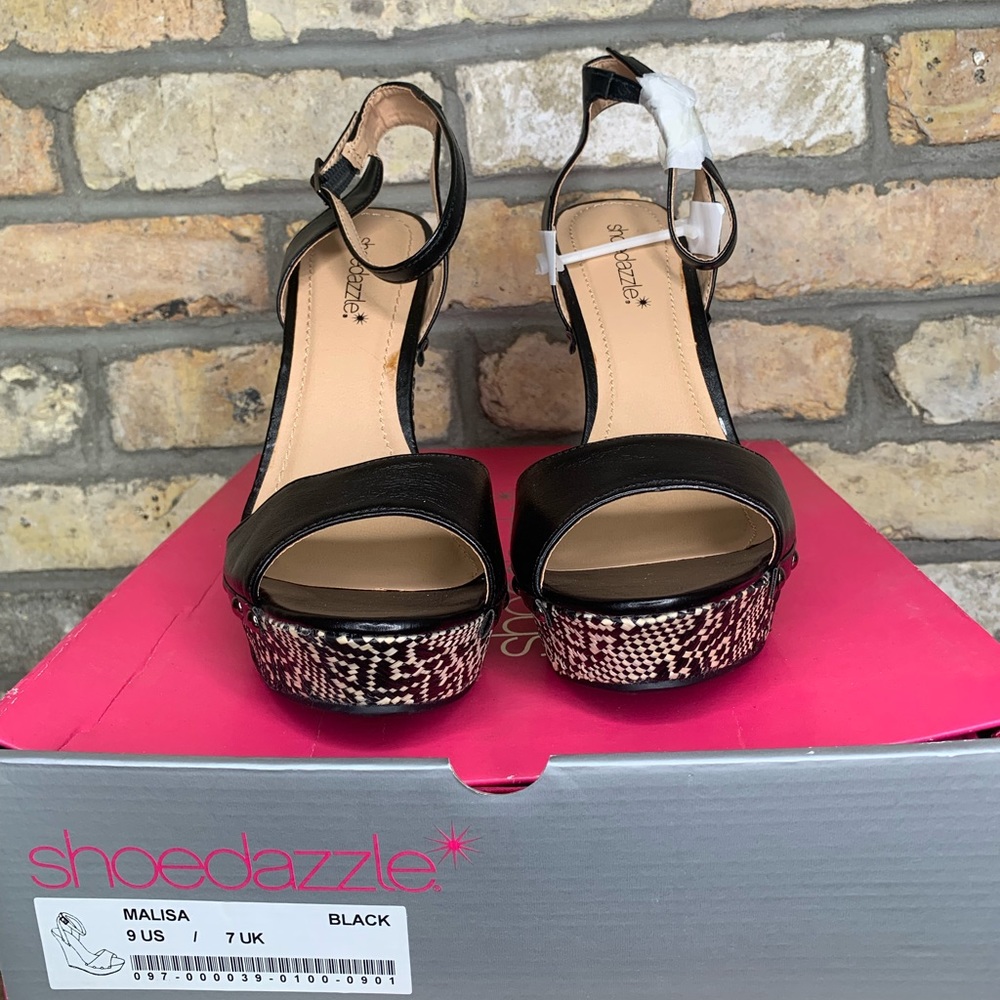 Shoedazzle ‘Malisa’ Wedge Sandal - Picture 2 of 7